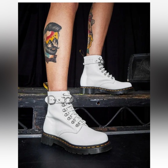 SALE New Dr Martens 1460 Pascal Chain Boots in White Size 8 - Picture 1 of 16